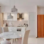 New! Ballerina Con Wi-fi, Netflix, Patio, Garage Box Inclusi Apartman